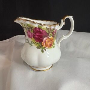 Royal Albert,Old Country Roses Creamer